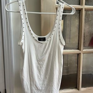 VICI scoop tank with studded neck line